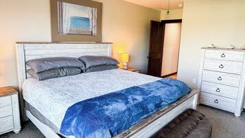 2 bedrooms, iron/ironing board, Internet, bed sheets