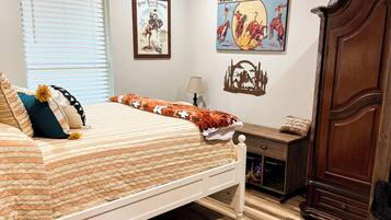 2 bedrooms, iron/ironing board, internet, bed sheets