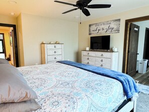 2 habitaciones, tabla de planchar con plancha, internet y ropa de cama 