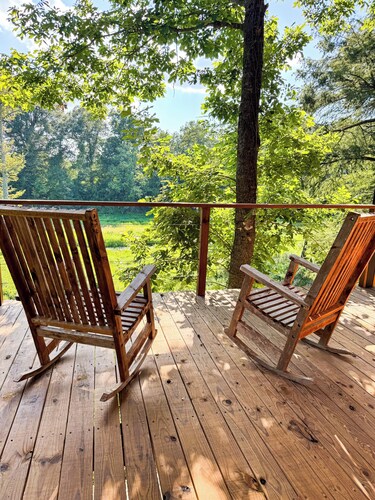 Little River Retreat~ Peaceful Countryside Getaway