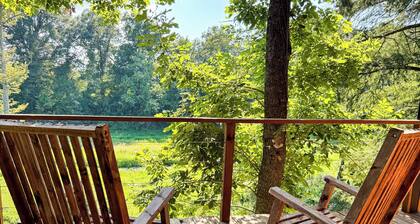 Little River Retreat~ Peaceful Countryside Getaway
