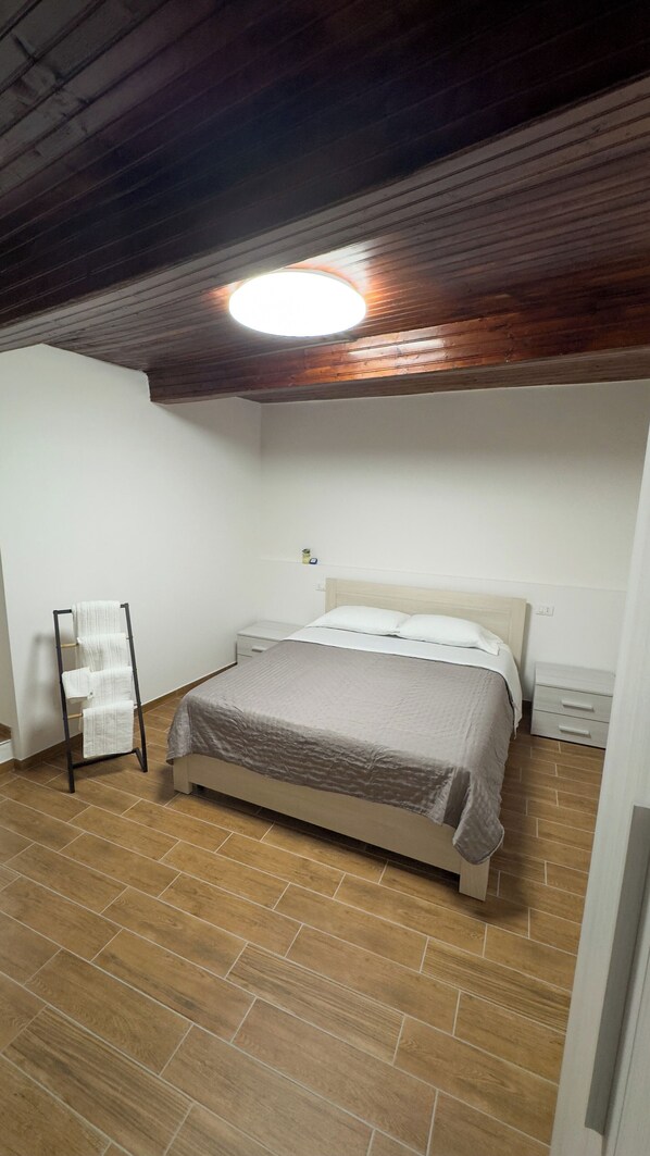 Ferienhaus, Terrasse | Zimmersafe, Verdunkelungsvorhänge, kostenloses WLAN