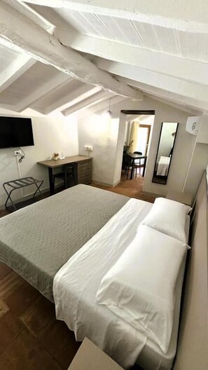 Cofres nos quartos, cortinas blackout, Wi-Fi de cortesia