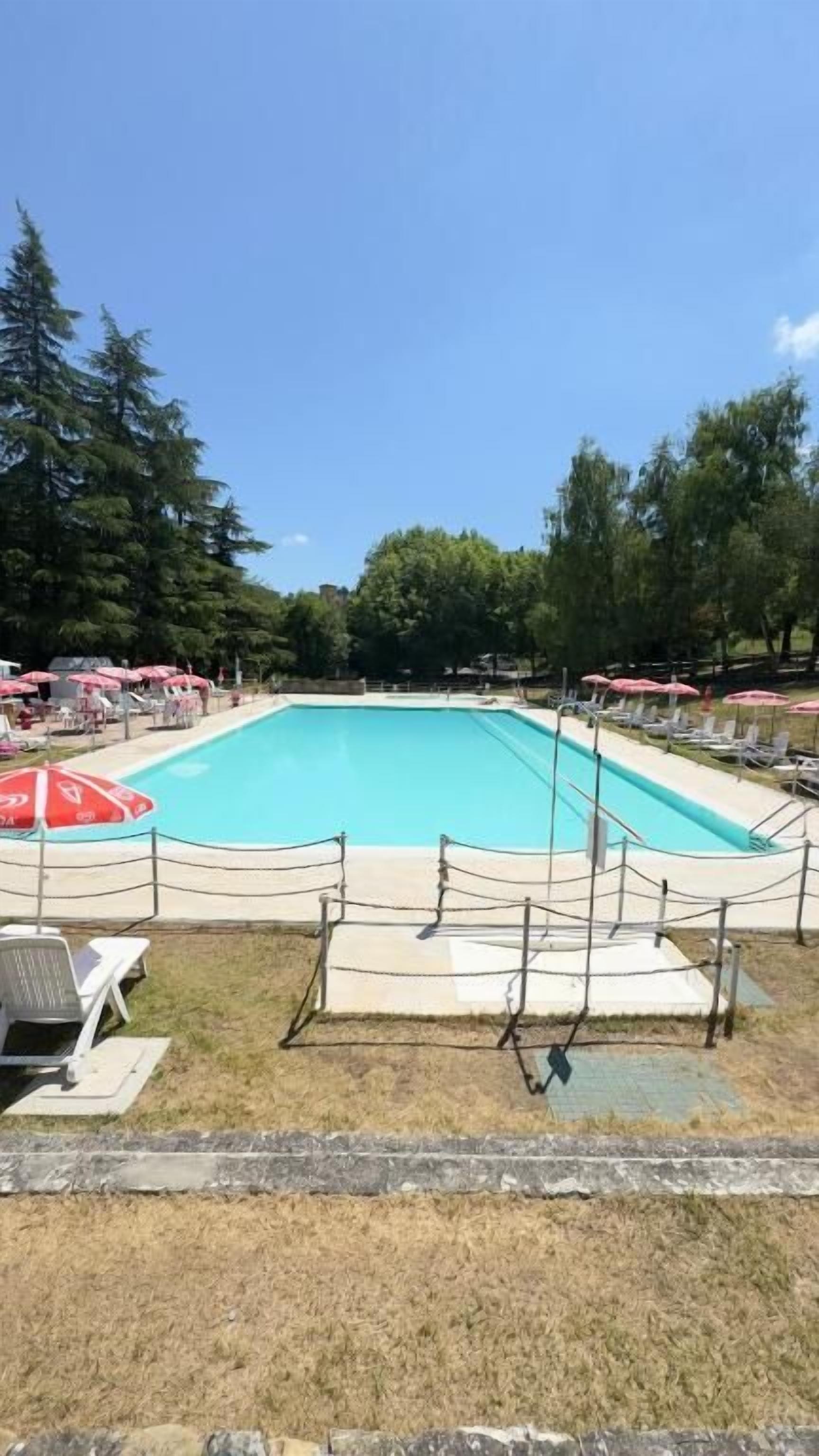 Piscina externa sazonal