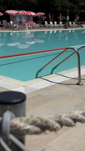 Piscina externa sazonal