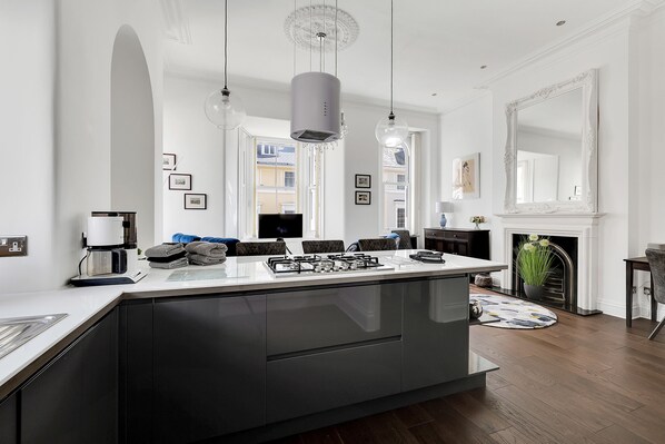 Fridge, microwave, oven, stovetop