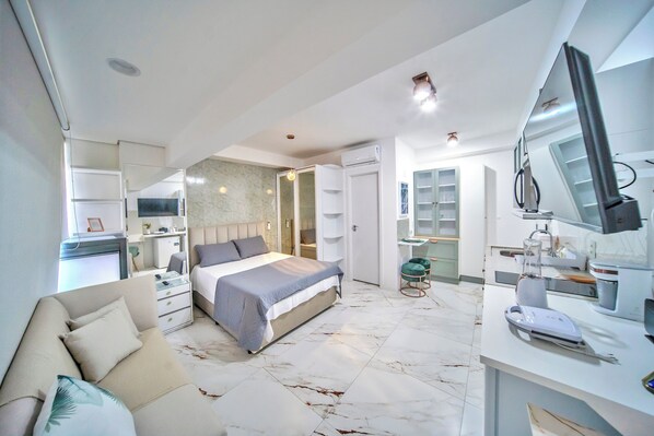 Superior Studio Suite, City View