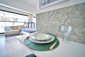 Superior Studio Suite, City View | Private kitchen
