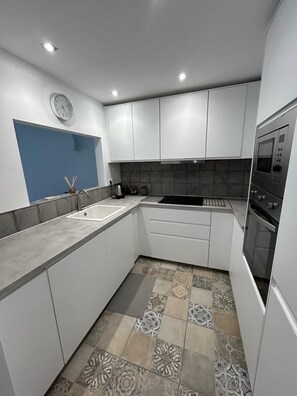 Private kitchen - Townhouse located near Puerto Banus Heated Pool Sea and Golf views (Marbella)