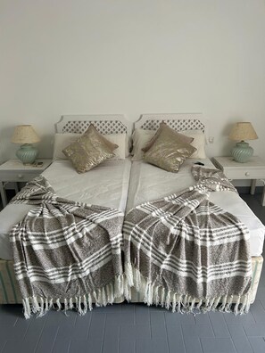 2 bedrooms, iron/ironing board, WiFi - Townhouse located near Puerto Banus Heated Pool Sea and Golf views (Marbella)
