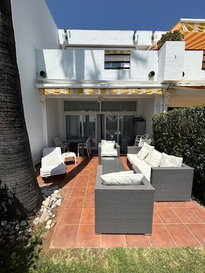 Outdoor dining - Townhouse located near Puerto Banus Heated Pool Sea and Golf views (Marbella)
