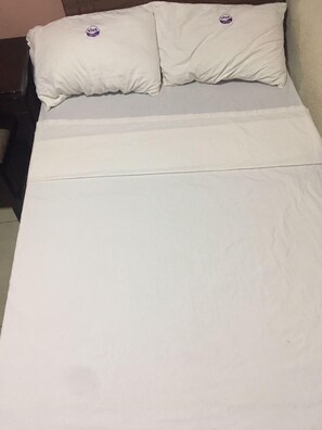 Deluxe Room | Desk, free WiFi