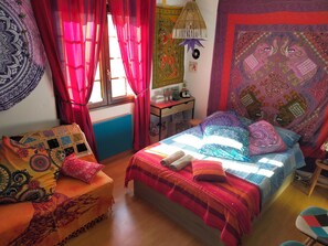 Bügeleisen/Bügelbrett, Reisekinderbett, kostenloses WLAN, Bettwäsche