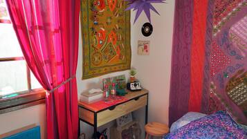 2 bedrooms, iron/ironing board, travel cot, free WiFi