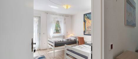 1 bedroom, WiFi, bed sheets