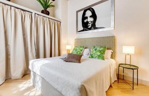 3 bedrooms, in-room safe, desk, iron/ironing board