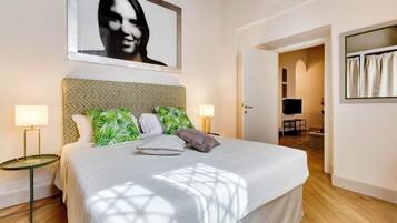 3 camere, una cassaforte in camera, una scrivania, ferro/asse da stiro