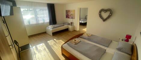 7 Schlafzimmer, Bügeleisen/Bügelbrett, kostenloses WLAN, Bettwäsche