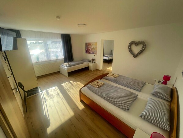 7 slaapkamers, een strijkplank/strijkijzer, gratis wifi, beddengoed