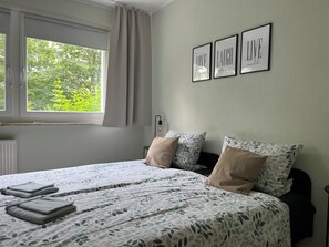2 bedrooms, desk, iron/ironing board, free WiFi