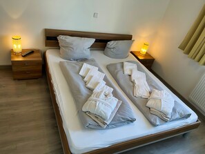 2 chambres, fer et planche à repasser, lit parapluie, Wi-Fi gratuit