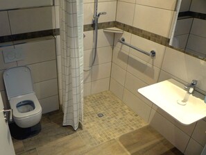 Dusche, Haartrockner, Handtücher