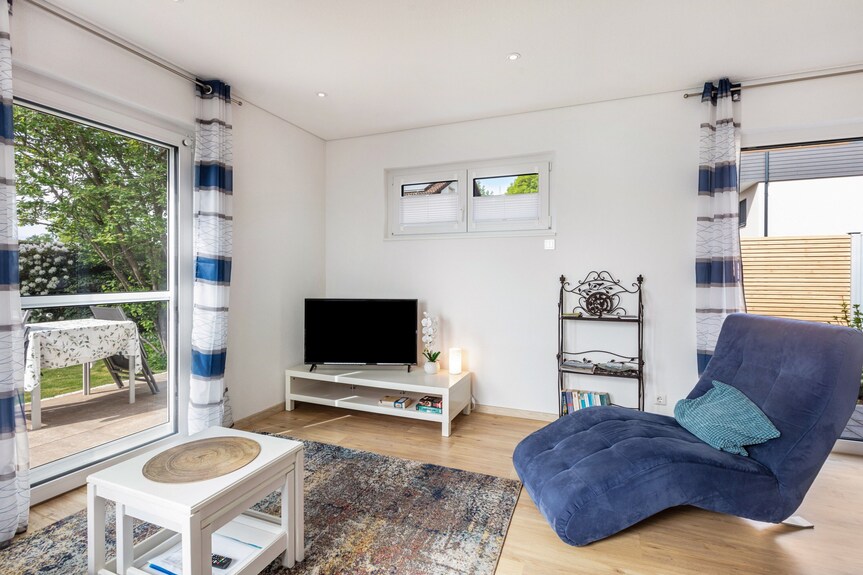 Holiday Apartment 'Am Hochrhein' With Private Terrace, Shared Garden And Wi-fi - Bözen