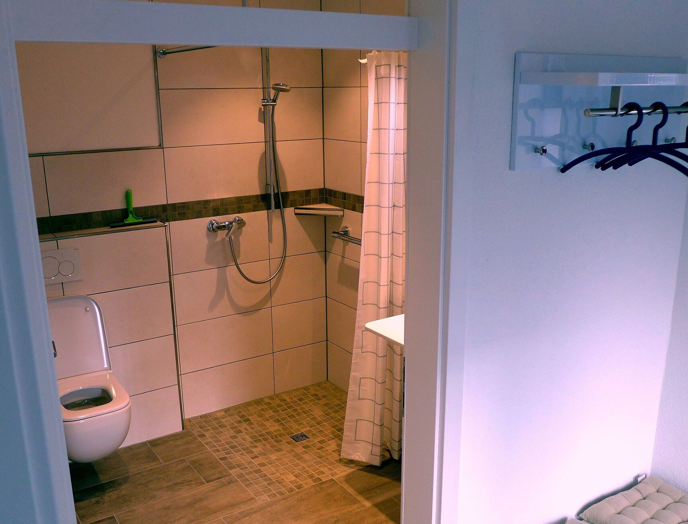 Ducha, secador de pelo, toallas