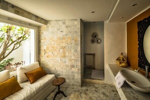 Family Room | Bathroom