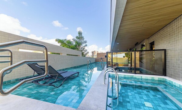 Apartment | Pool | Outdoor pool - Stay With a Pool and gym 350m From the Beach in a Prime Location in Maceio - SLI (Maceió)