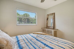 2 bedrooms, desk, free WiFi, bed sheets