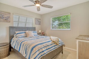 2 bedrooms, desk, free WiFi, bed sheets - Charming 2-bedroom house with AC in Sarasota (Sarasota)