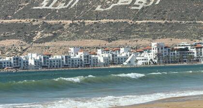 Cozy 2BR Retreat in Agadir • Netflix & Smart TV • 15 min to Beach 🏖️