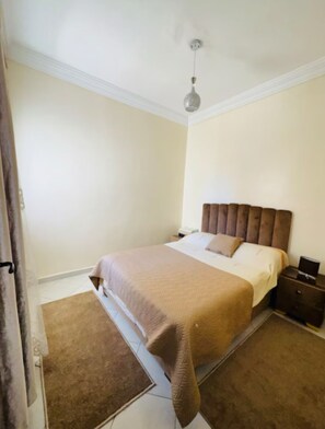 Free WiFi, bed sheets