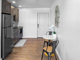 Suite estudio Deluxe | Comedor