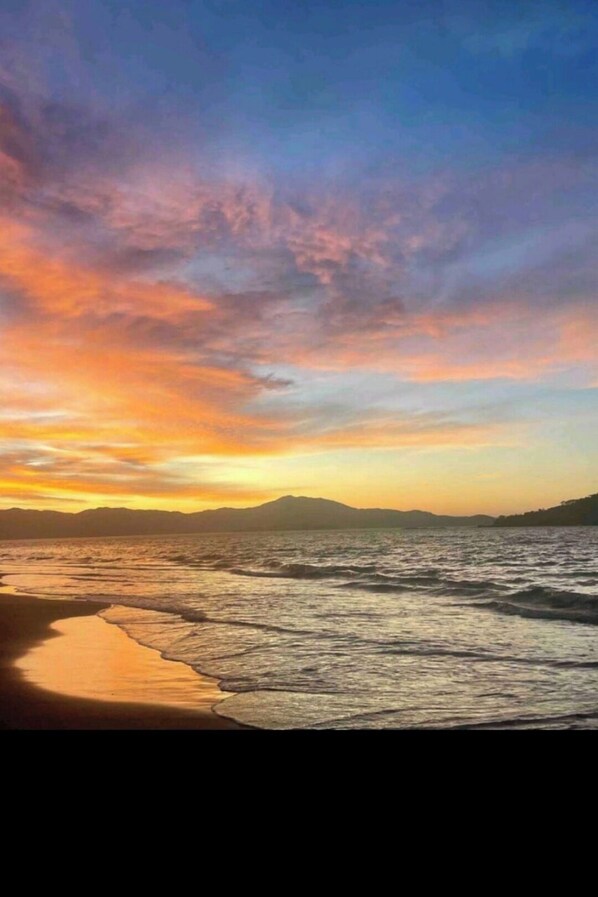 Beach nearby, sun loungers, beach towels