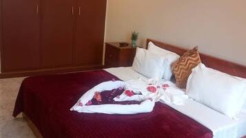 1 bedroom, iron/ironing board, internet, bed sheets