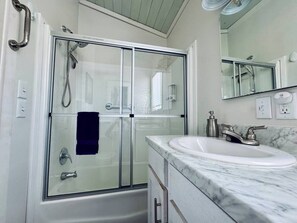 Hair dryer - Village Farm Bungalow with Pool and Hot Tub (Austin)