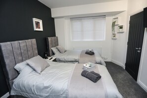 4 Schlafzimmer, Bügeleisen/Bügelbrett, Bettwäsche