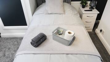 4 bedrooms, iron/ironing board, bed sheets