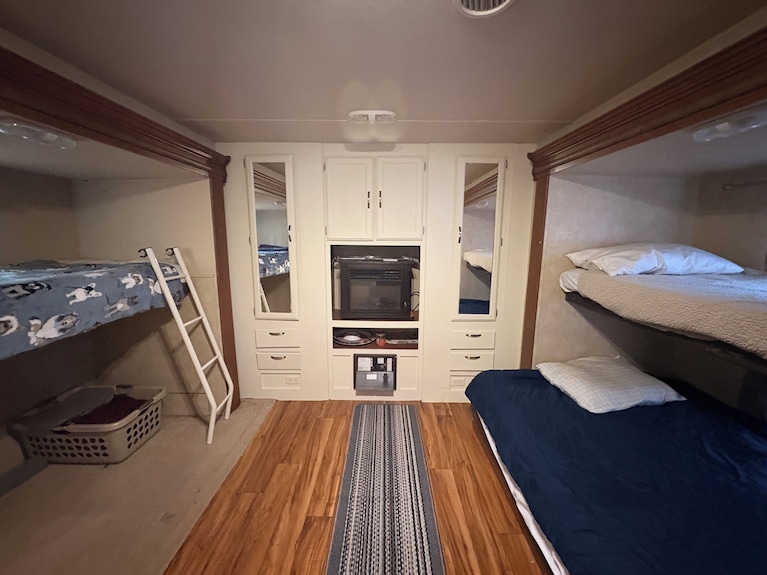 Charming Camper Within Trails End Chinoteaguebay Resort In Horntown Va - Virginia
