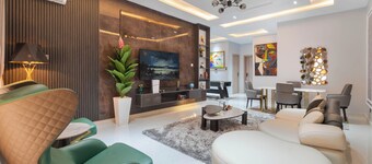 Free Airport Pick-Up | Lekki | Ps5 | Pool | Gym | 24/7 Power |Free WiFi |Snooker