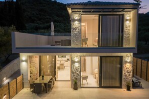 Outdoor dining - J&K Villa with private pool (Zakynthos)