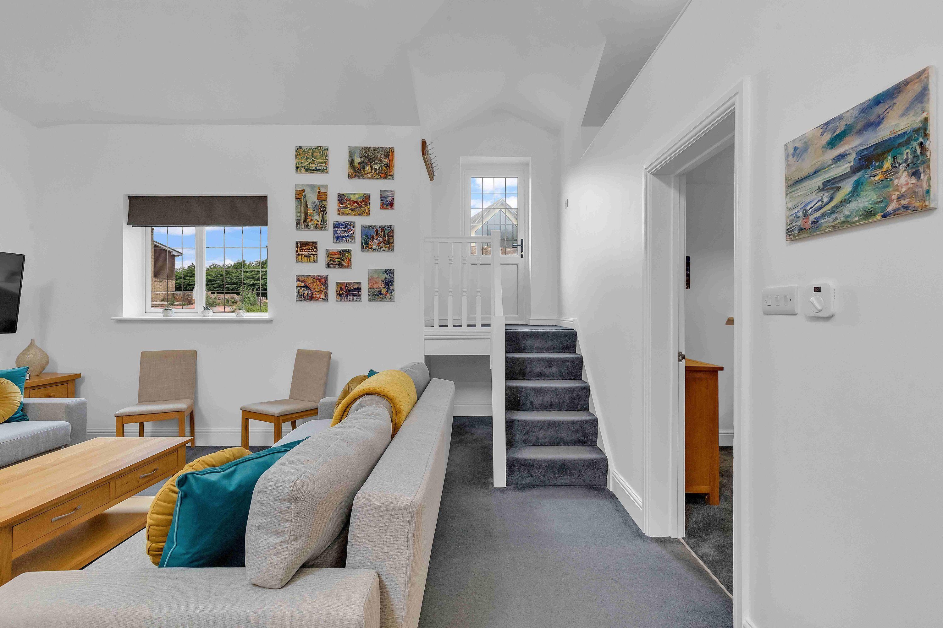 Garden Lodge With Parking  | By My Getaways - Brighton Marina