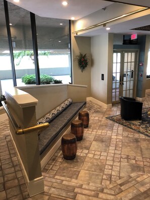 Lobby - AFFORDABLE LUXURY DIRECTLY ON THE GULF OF MEXICO. (Clearwater)