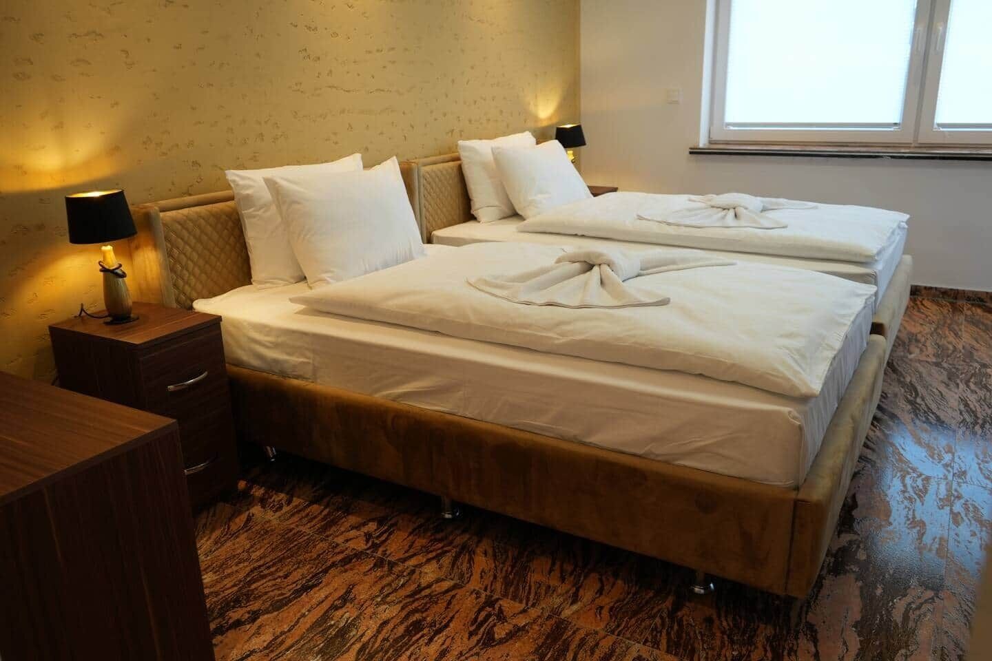 3 chambres, bureau, accès au Wi-Fi (inclus), literie fournie