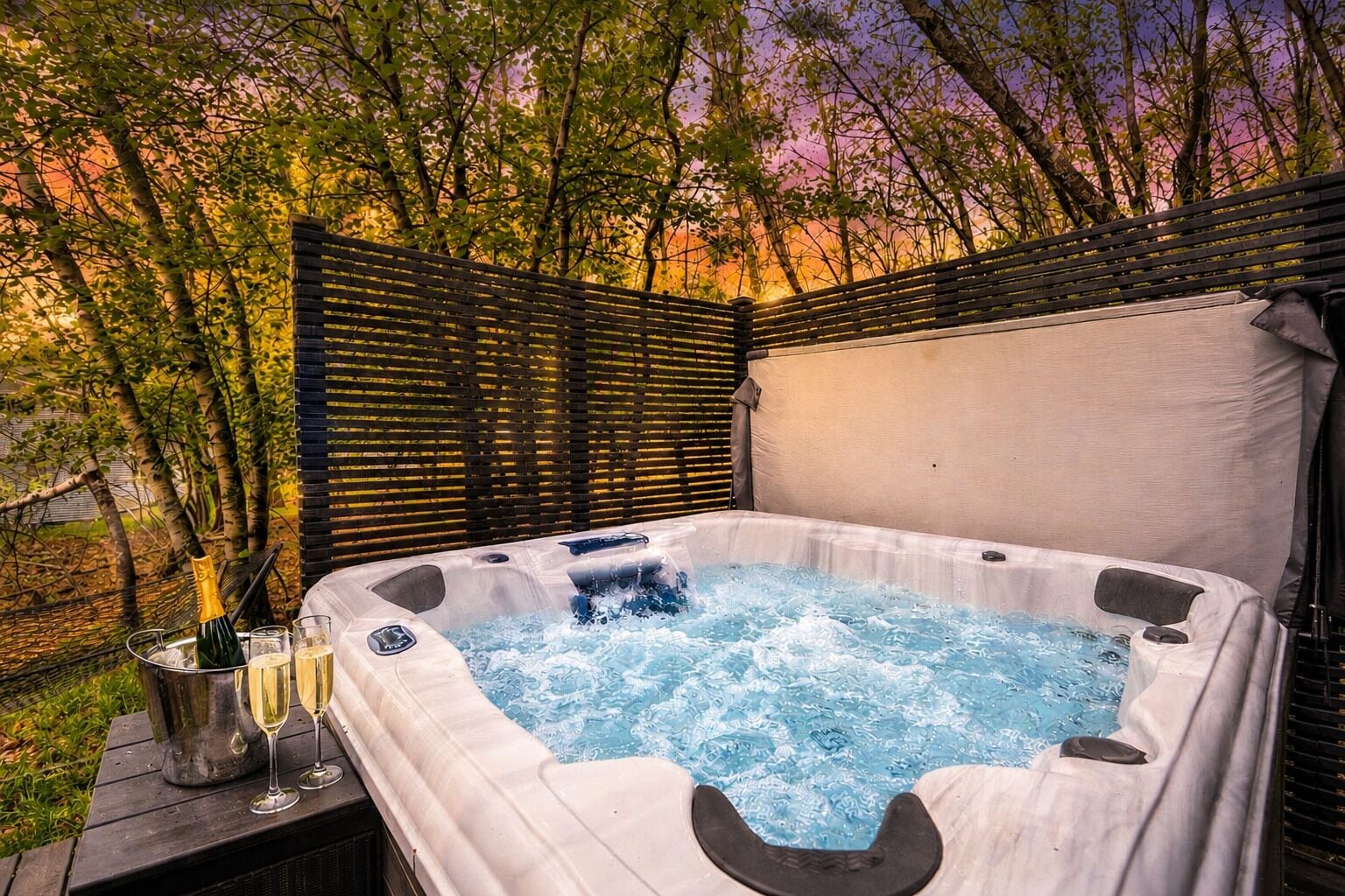 Outdoor spa tub