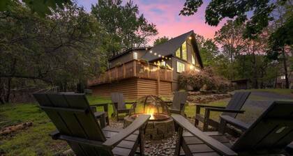 Spacious Poconos Cabin - Hot Tub, Games, Fire Pit & Family Fun Sleeps 10