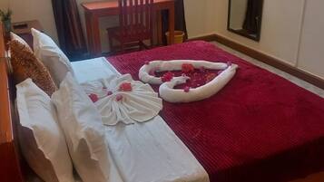 1 bedroom, iron/ironing board, internet, bed sheets
