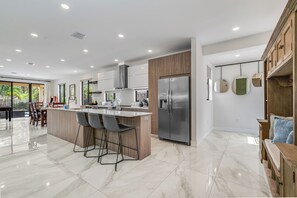 Private kitchen - Fox Sonata Downtown Pool House (Fort Lauderdale)